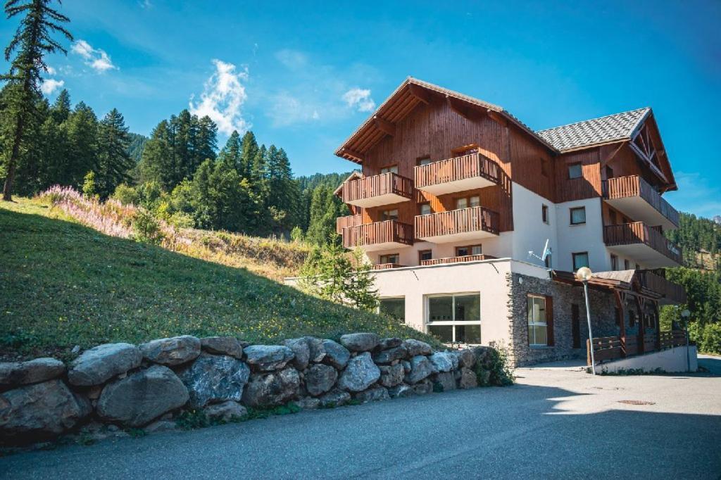 Les Gentianes By Actisource Aparthotel Puy-Saint-Vincent Exterior photo